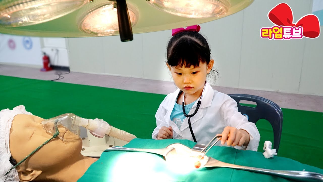 의사가 된 라임! 키자니아 어린이 직업체험을 하다!  Have a child doctor job experience.