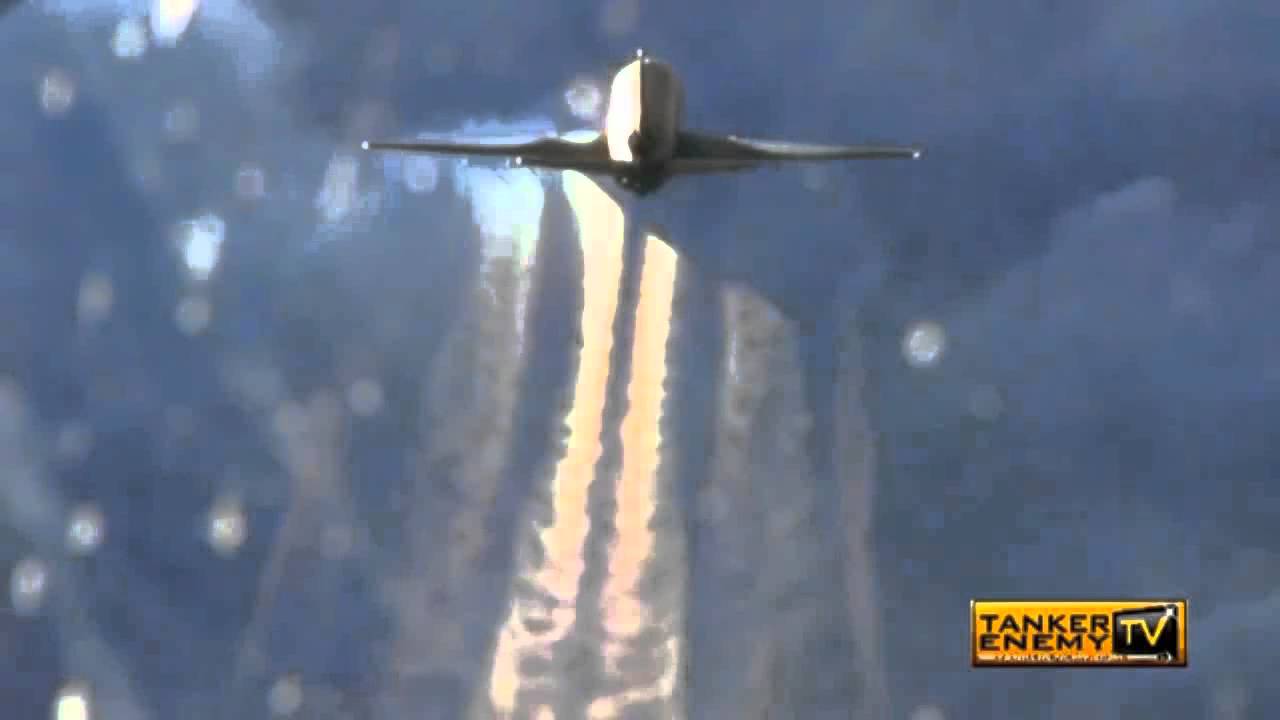 Chemtrails- Spraying filmed from another aircraft
