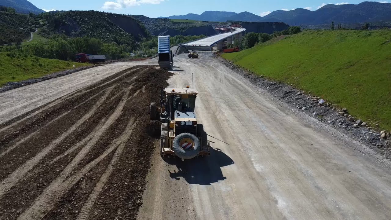 #earthworks Amazing road construction.  Motor grader John Deere working