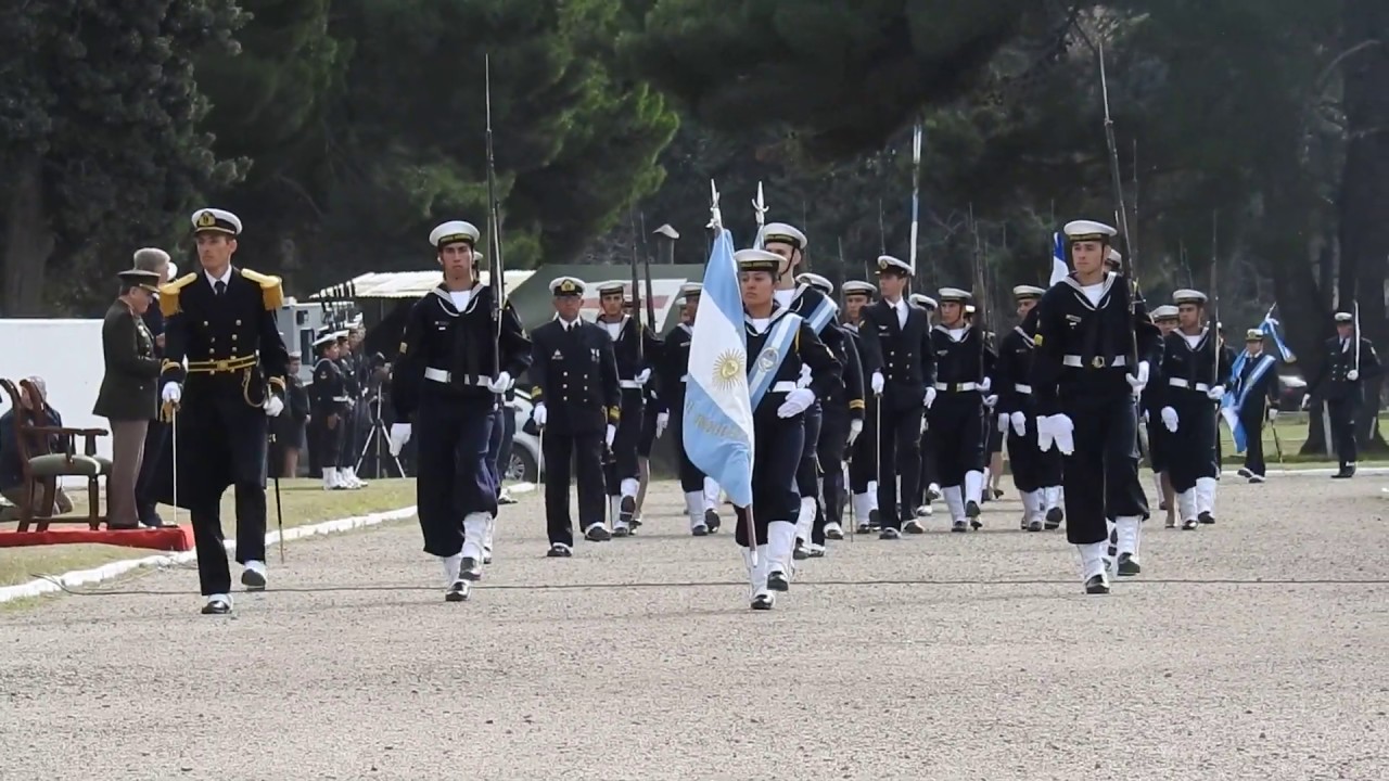 Ceremonia del Día de la Armada en Puerto Belgrano.