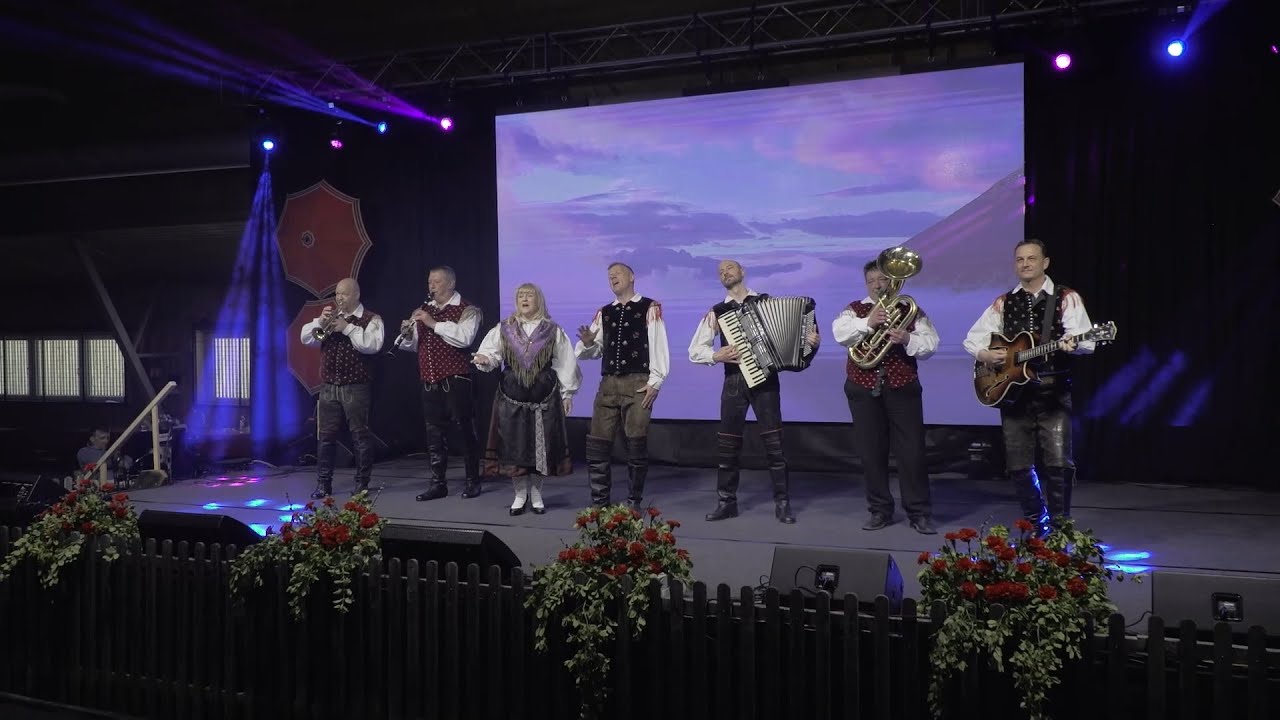 OBLAČKI - Slovenski muzikantje / Oberkrainer Sextett