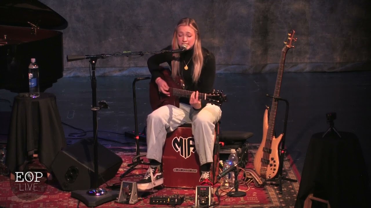 Mia Morris 