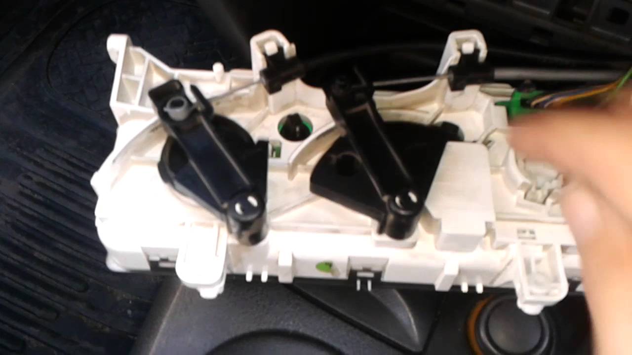 How to change Renault Symbol center console bulbs