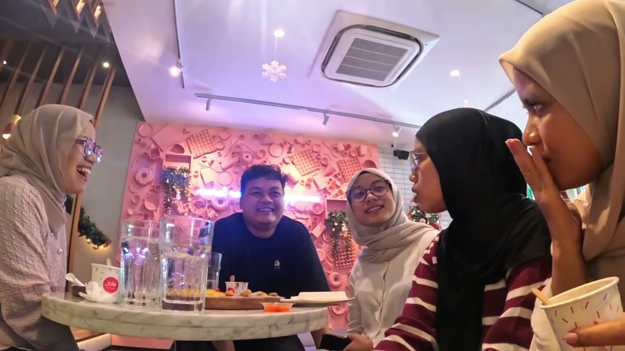 NAHVLOG - Podcast yang ga podcast