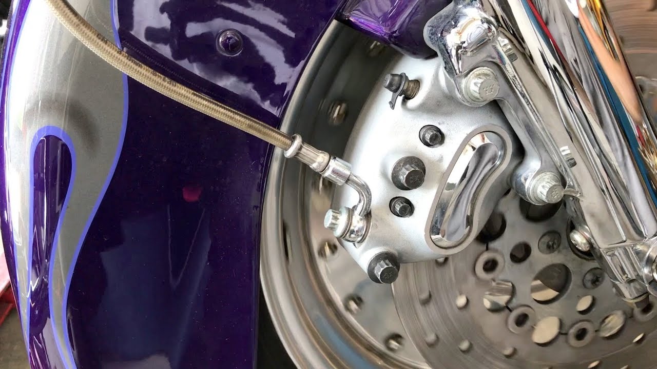 Harley Davidson Road King Front Brake Pads Install.