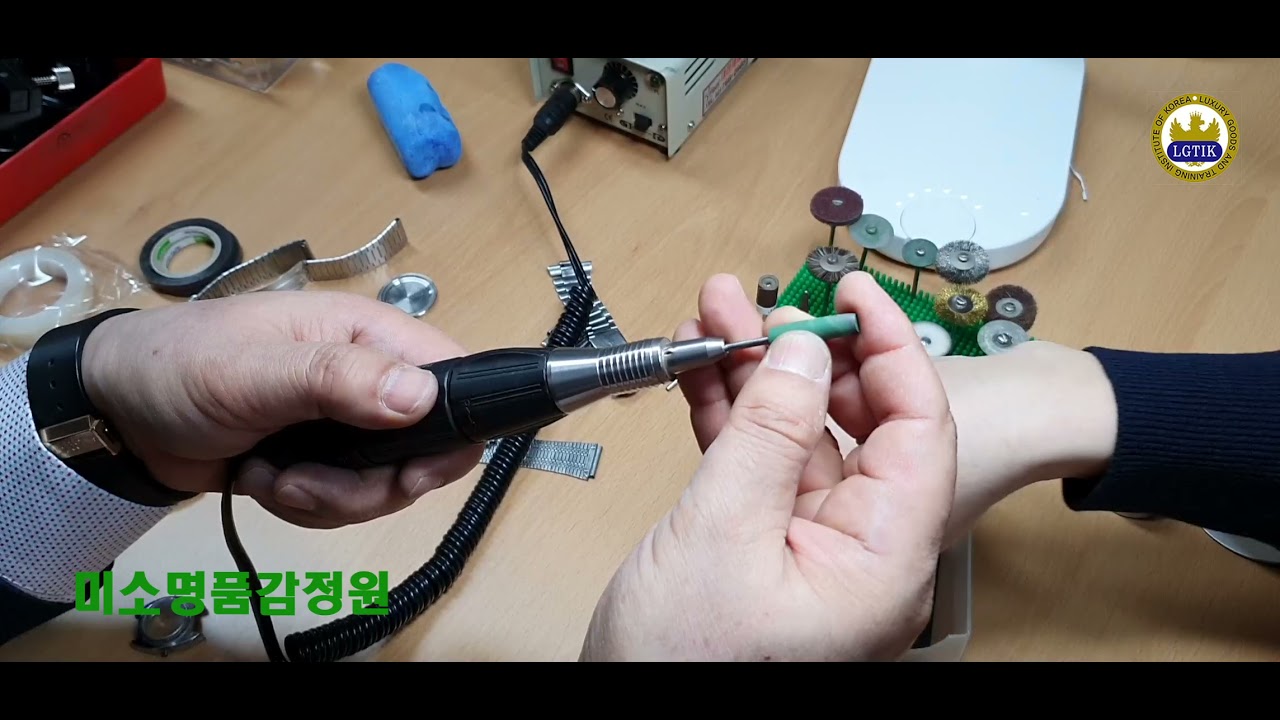 시계 폴리싱 어렵지 않습니다