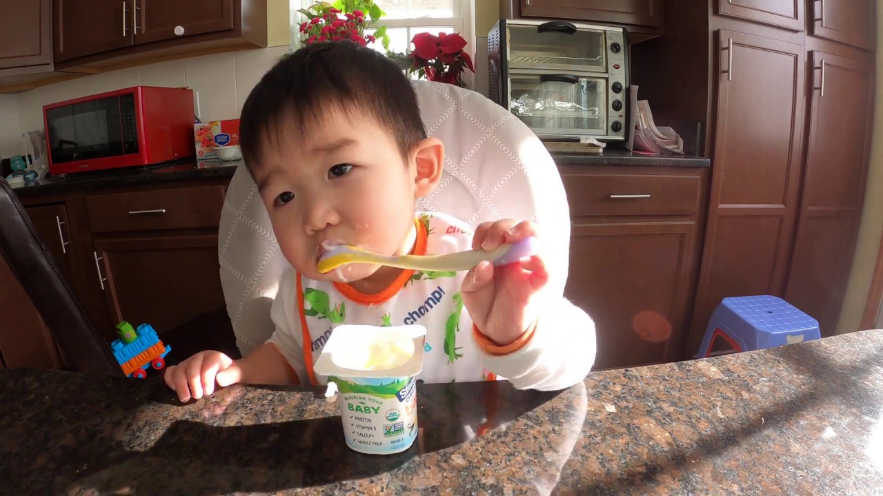 How to baby eat yogurt.