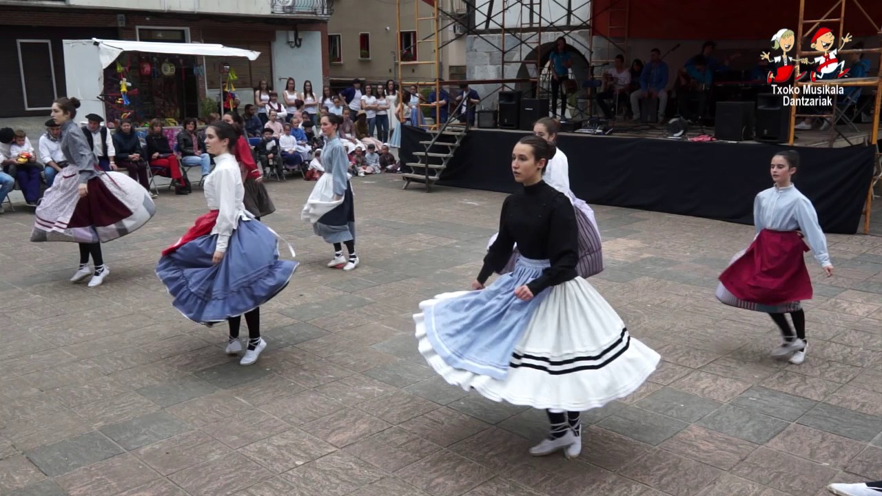 201606040103 Oinkari dantza taldea Lizartzan IV  Dantzari egunean