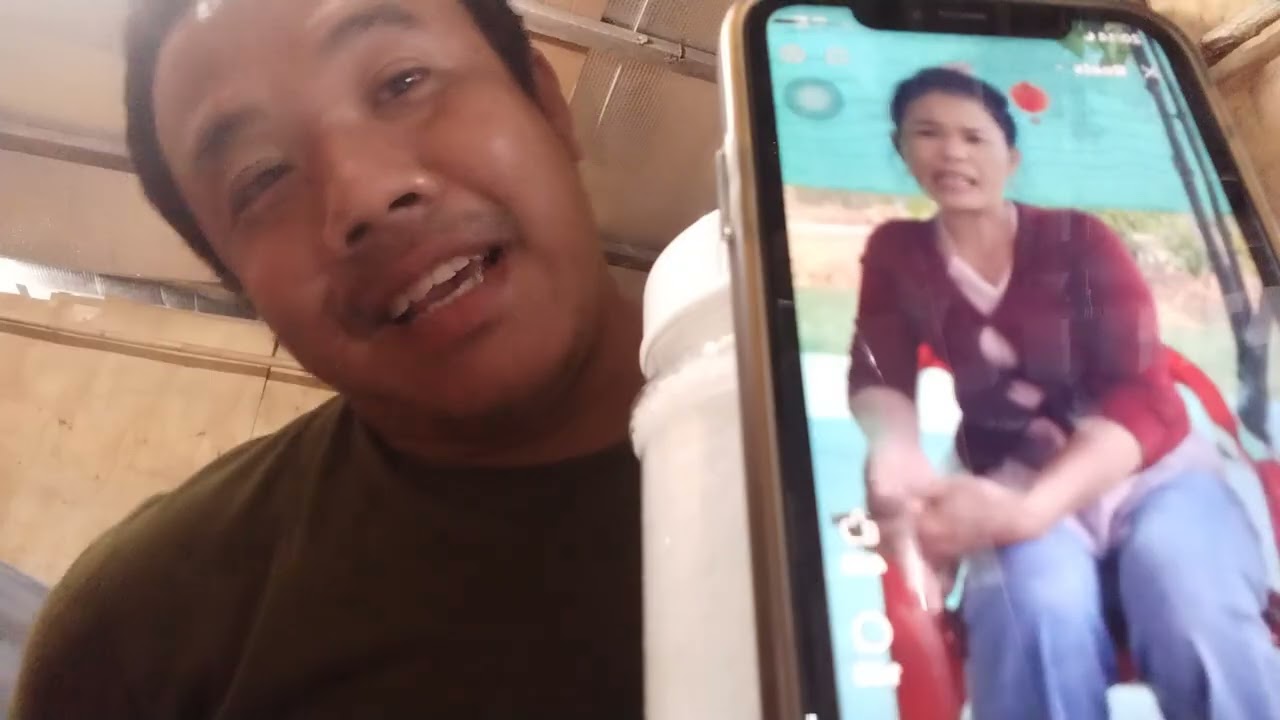   c&ocirc; Lệ v&agrave; con d&acirc;u đ&agrave;o lửa bụp nhau tay đ&ocirc;i nảy lửa 