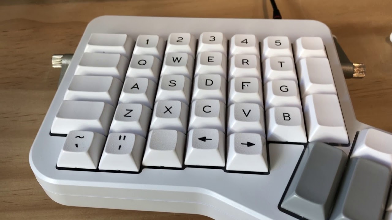 Ergodox EZ vs Kinesis Advantage 2