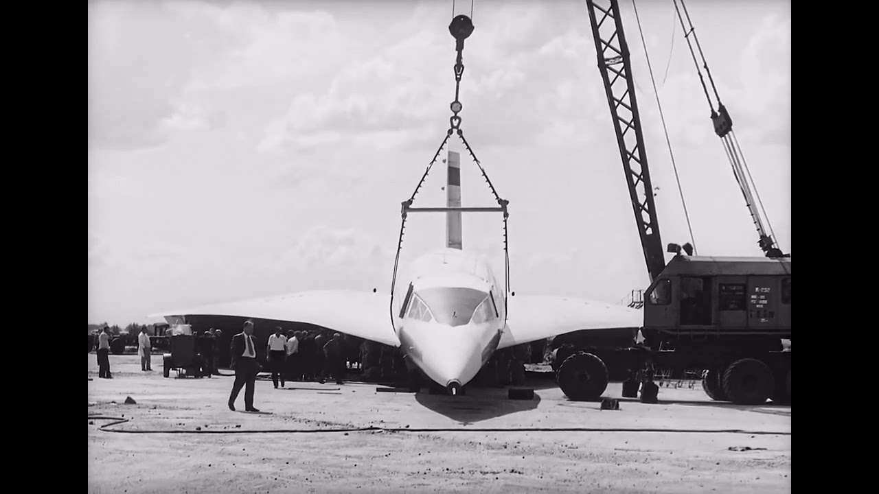 Эвакуация самолёта Ту-144 при поломке всех ног шасси