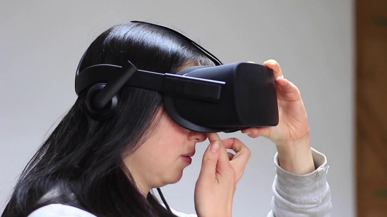 1 Year Later: HTC Vive vs Oculus Rift - Which is the Best VR Headset?