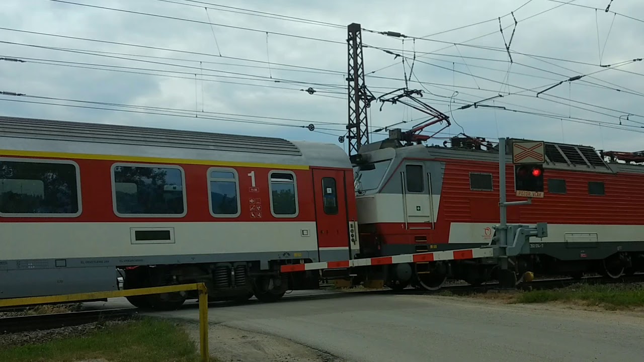 Level crossing Turany Slovakia // úrovňový priecestie // Železničné priecestie Turany Slovensko .