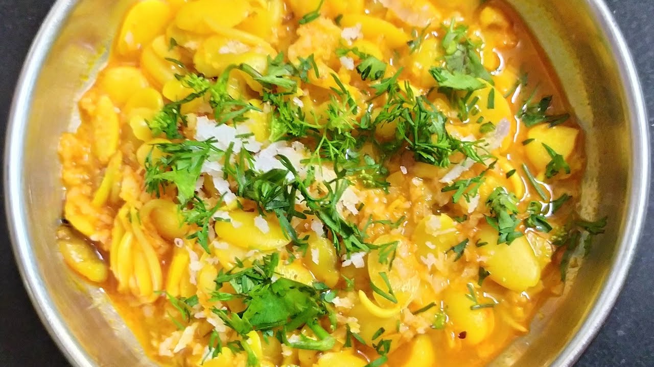 कडवे वाल ( डाळिंब्याची) उसळ ( Bitter field beans vegetable)