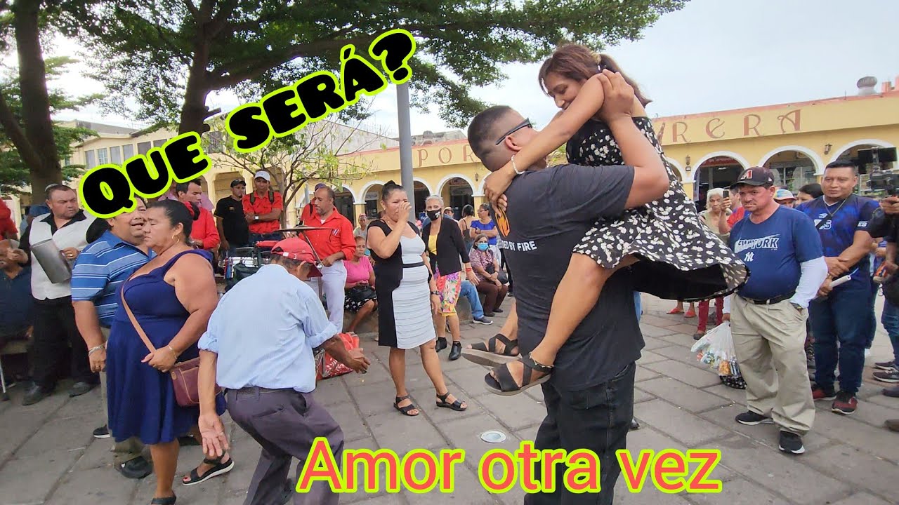 muy amable andaba abel,  con su anita ,