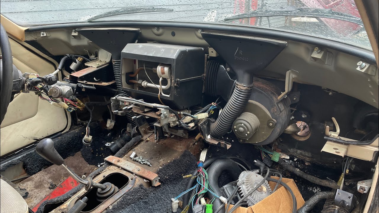 1978 Datsun 280Z EFI and engine wire removal, dash, and AC parts