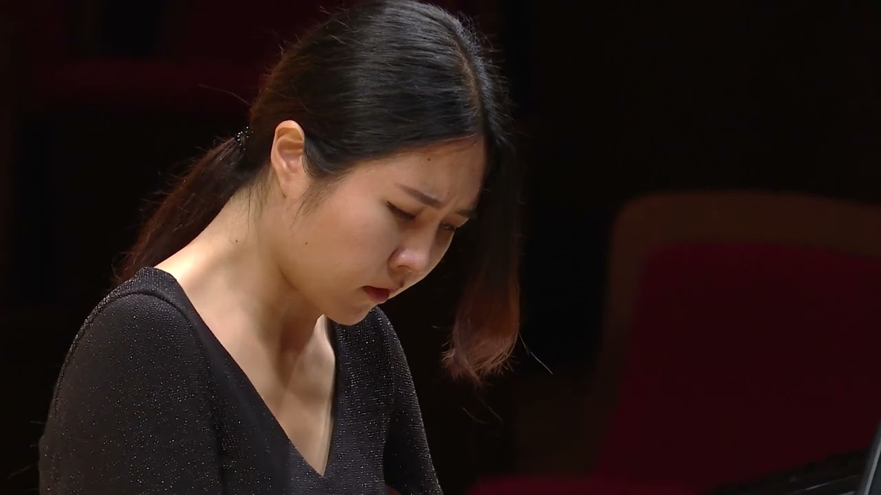 J.S.Bach Chromatic Fantasia and Fugue, BWV 903 - Chloe Mun 문지영