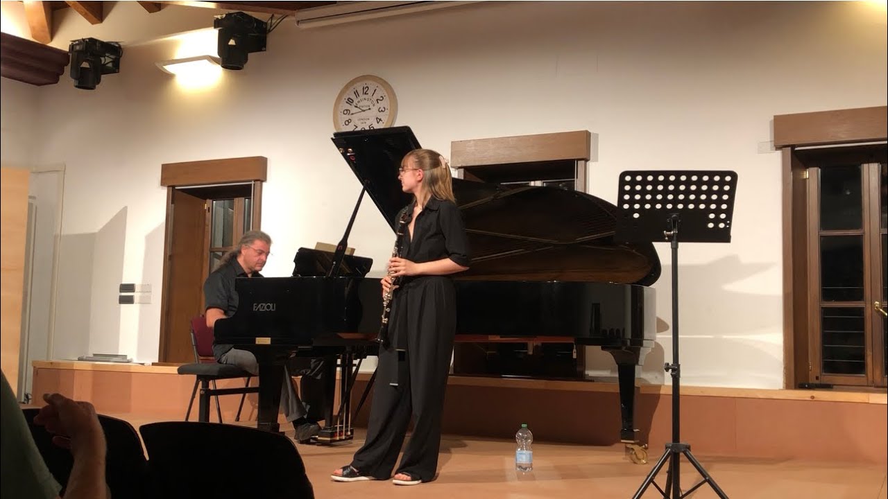 Sonate pour clarinette et piano de Camille Saint-Saëns par Jeanne Manouck (mouvements I, II, et III)