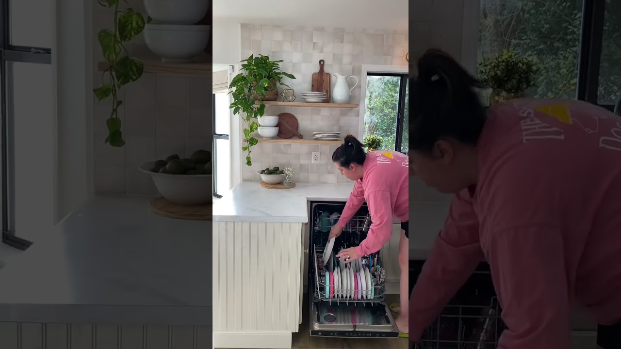 You either love or hate open shelving but this choice made our kitchen so much more FUNCTIONAL #diy