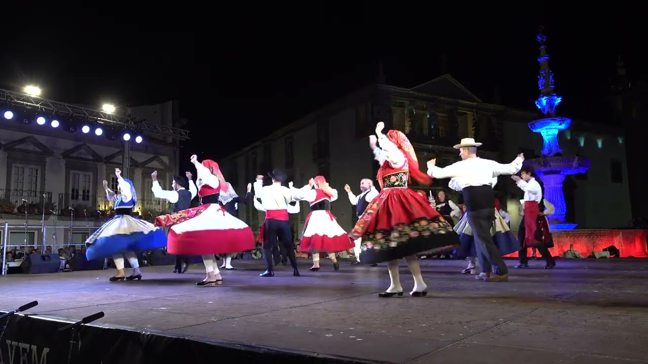 Portuguese folk dance (Bordadeiras da Casa do Povo de Cardielas)