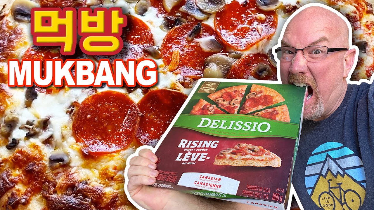 Self-Isolation 🍕 Frozen Pizza Monday Mukbang 🍕 먹방