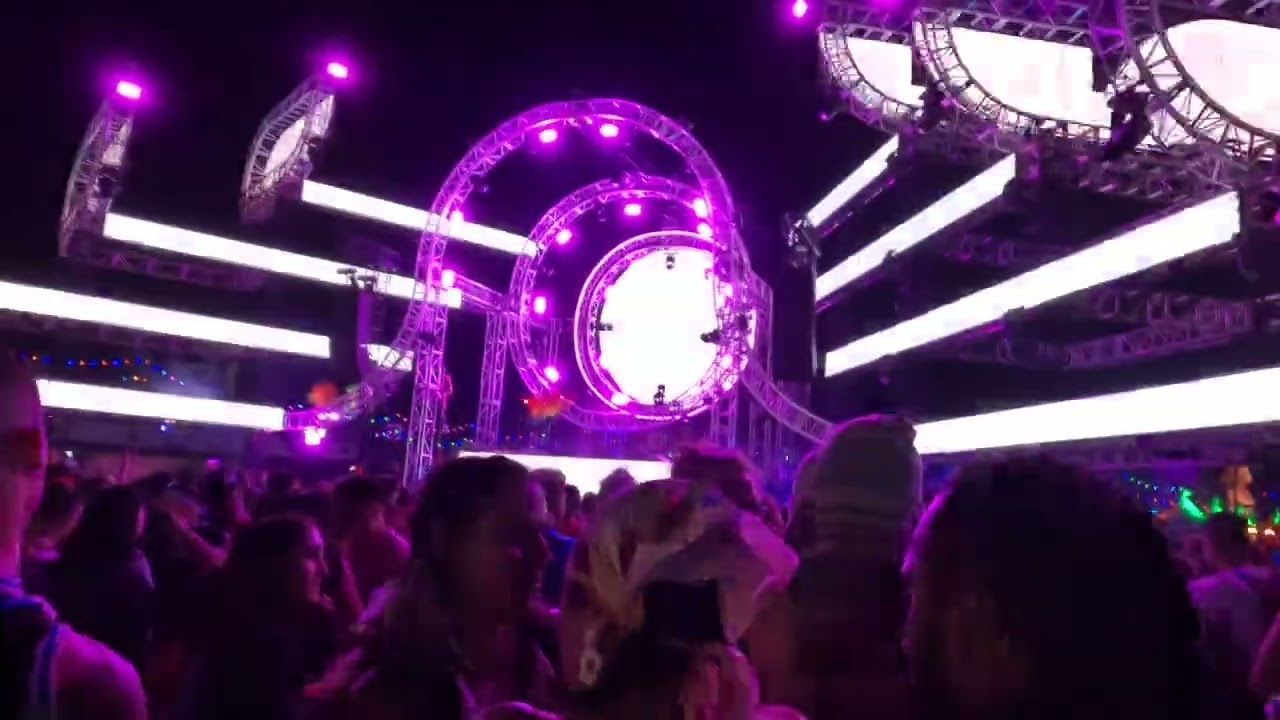 EDC las Vegas 2022 Westend b2b black v neck stereo bloom