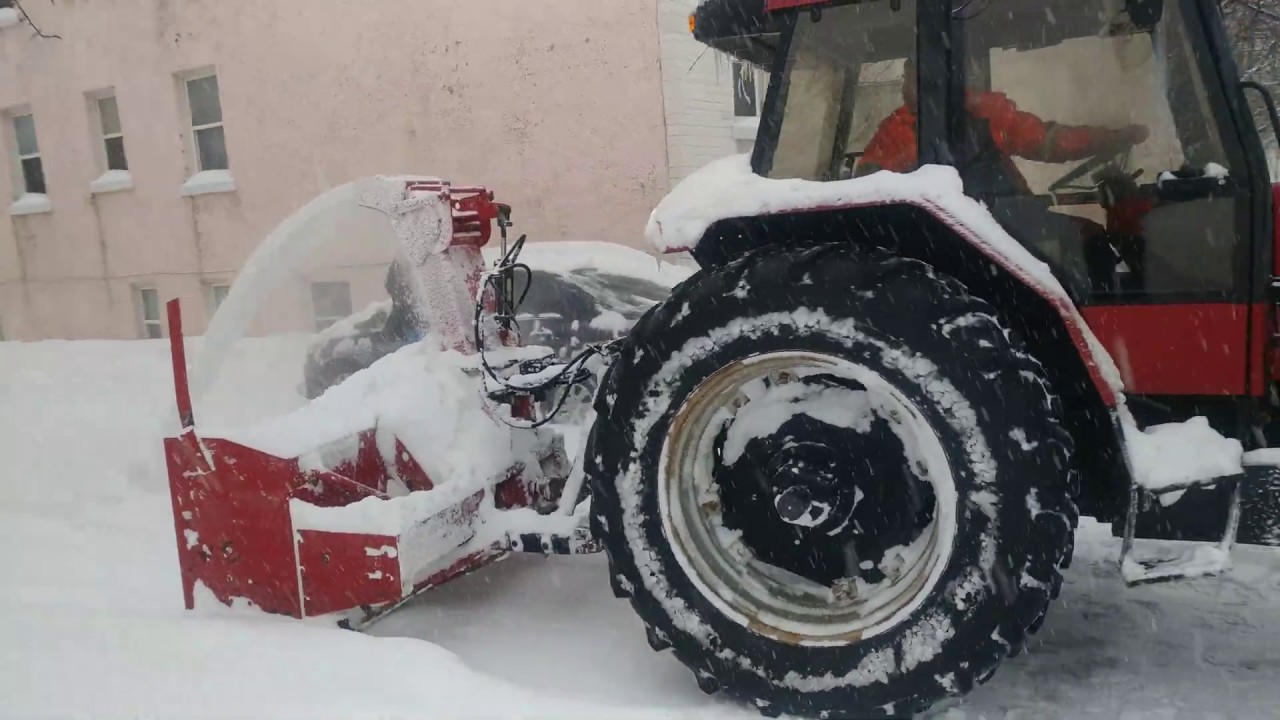 CASE 5140 Tractor With A Snow Blower (NICE!!)