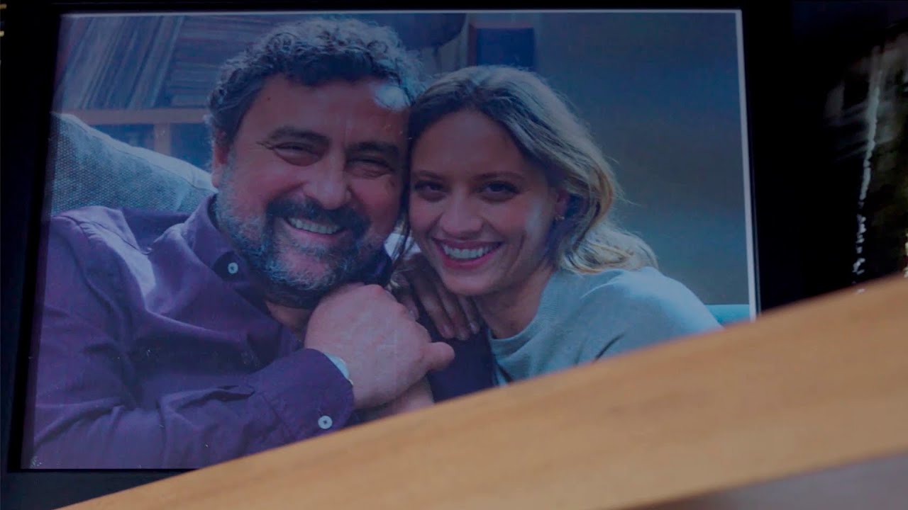 Sara avisa a Paco que vuelve a casa | Los hombres de Paco, nuevos capítulos este jueves a las 22:45