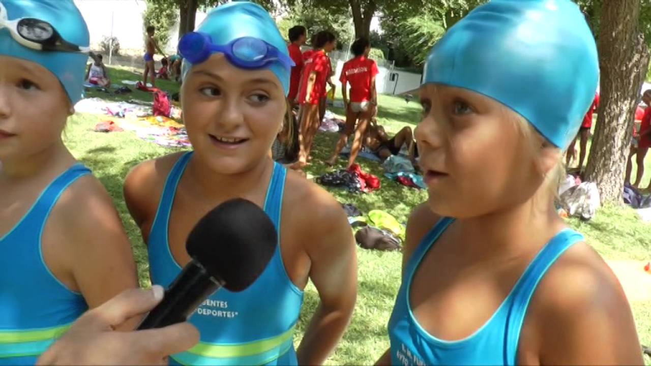 Reportaje: La natación de competición regresa a Fuentes de Andalucía cinco años después