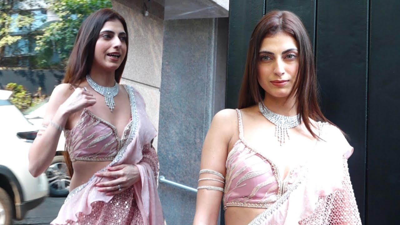 Bigg Boss 19 Contestant Farhana Bhat Arrive At Mithibai Kshitij Cultural Festival  