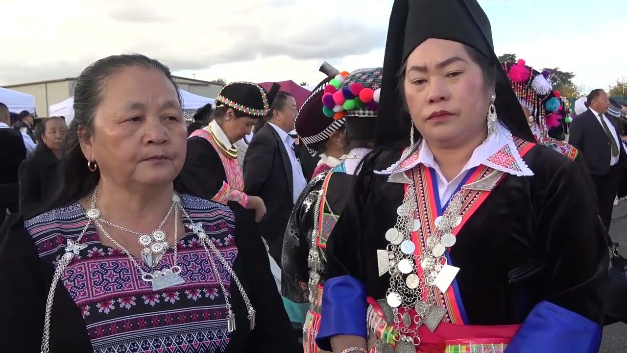 Fresno Hmong New Year 2026 Kwv Txhiaj Nkauj Muam Nraug Nus (  Maiv Xi Tsab )