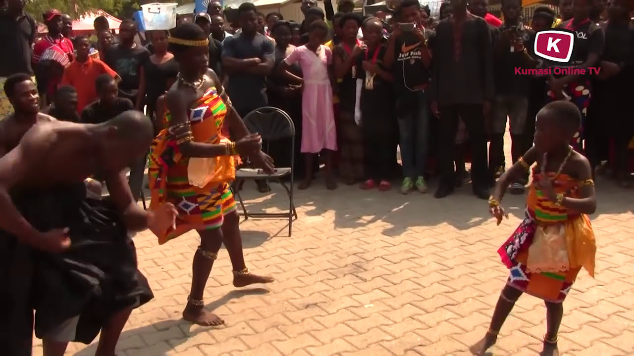 Asantehene Otumfuo Osei Tutu Dance at the Funer@l Ground