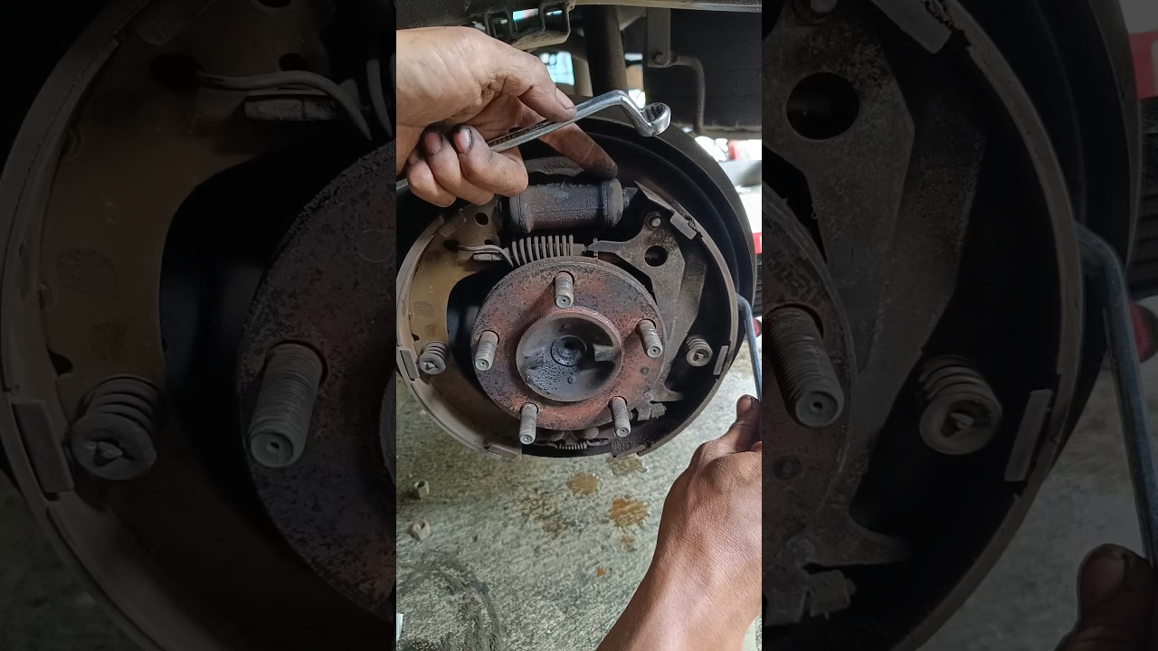 pengecekan piston rem yang macet pada mobil#shorts