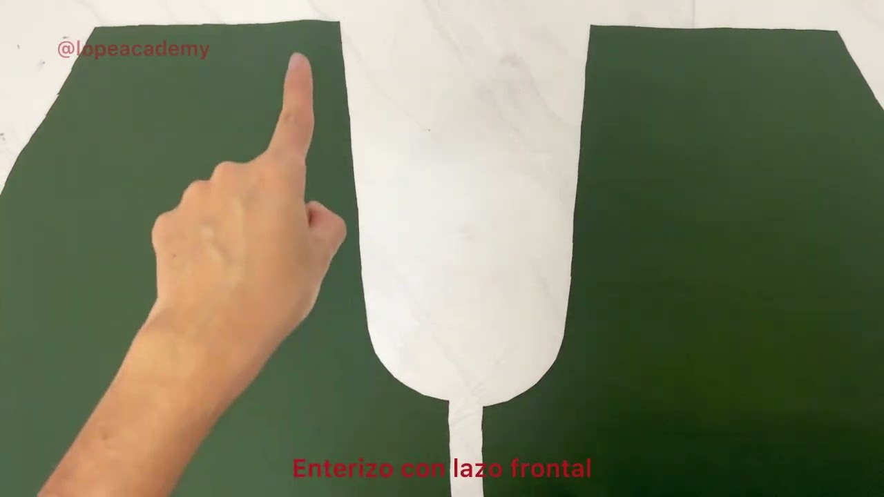 Enterizo con lazo frontal - Confección.