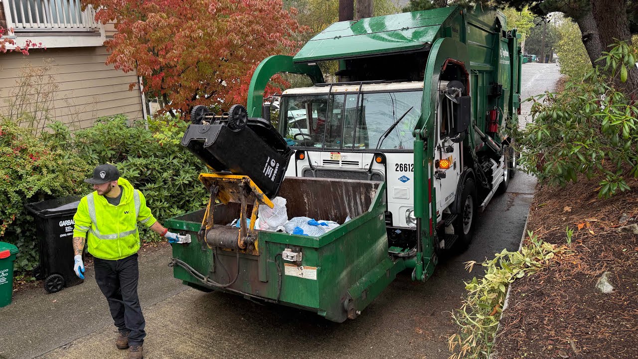 Waste Management Autocar ACX McNeilus Carry Can Garbage Truck tippin' trash!