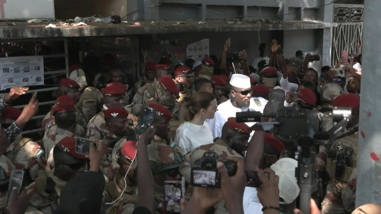Guinea junta chief Doumbouya arrives to vote in presidential election | AFP