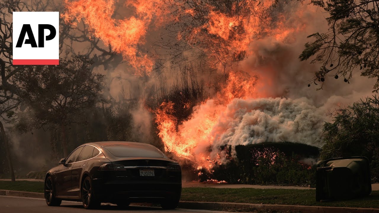 Video shows Pacific Palisades residents escaping the California wildfires