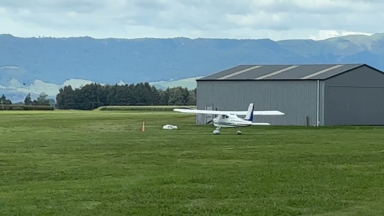 P92E taxis to landing strip