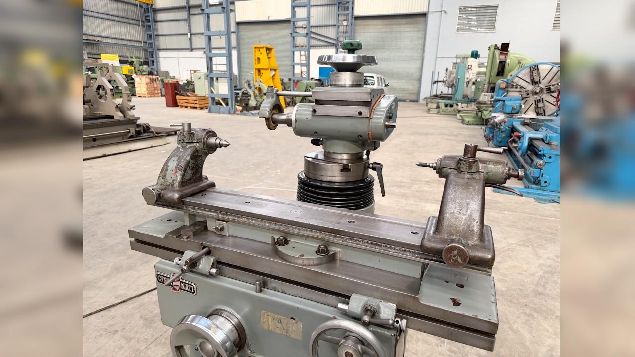 Cincinnati (USA) Type LE Universal Tool & Cutter Grinder - complete with all standard accessories.