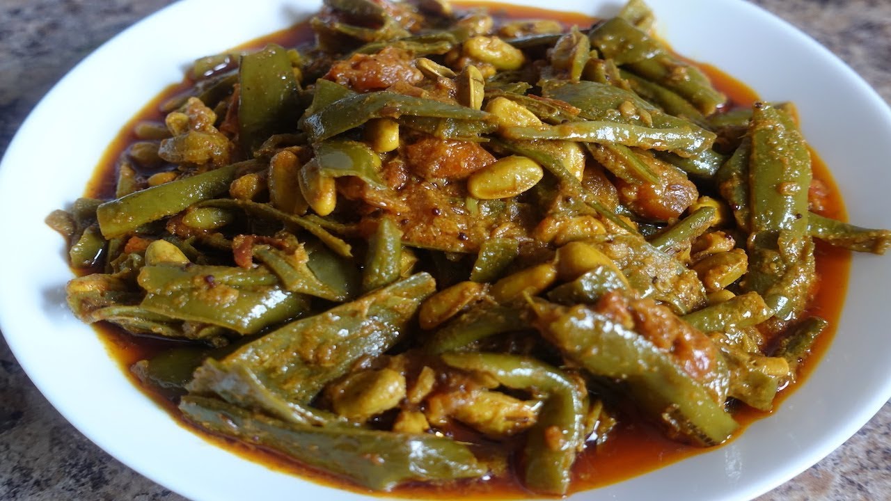 Kathyawadi Style Valor Nu Shaak • Round Valor Beans Sabji • Sangeeta's World