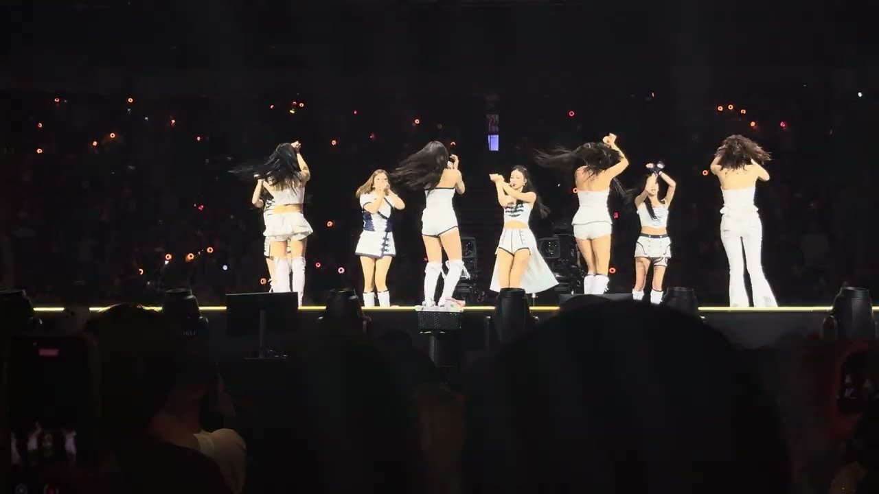 260114 Set Me Free - TWICE [THIS IS FOR] WORLD TOUR IN SEATTLE