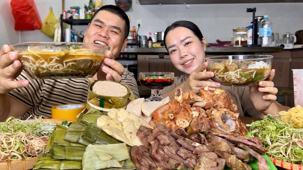 Chấn Động Bé Kim Chuẩn Bị Nguyên Mâm Bún Bò Giò Heo Bắp Nhiều Quá Trời Quá Đất Ăn No Căng Cái Bụng