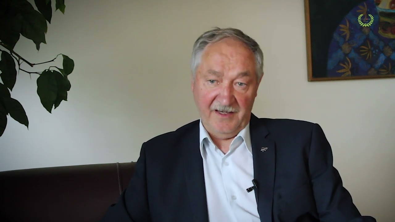 Gaidis Andrejs Zeibots |  Viceadmirālis, bijušais Nacionālo Bruņoto spēku komandieris.