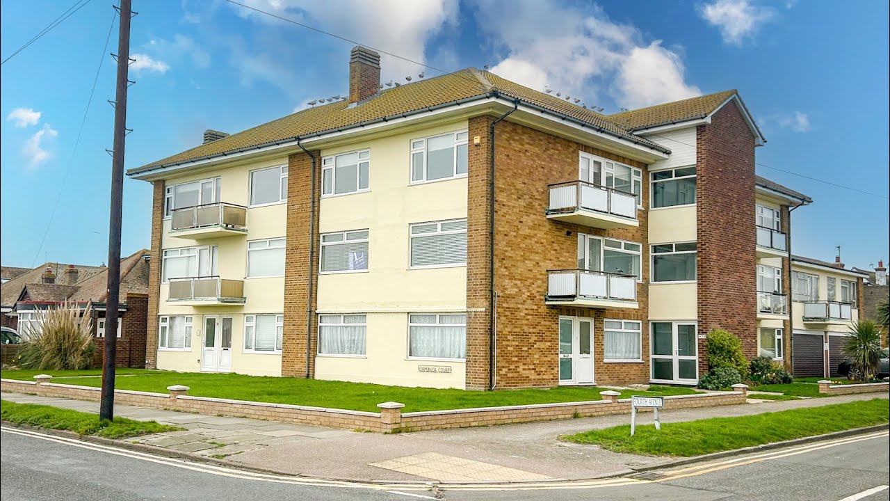 TWO BEDROOM SECOND FLOOR FLAT WITH BEAUTIFUL SEA VIEW! 
