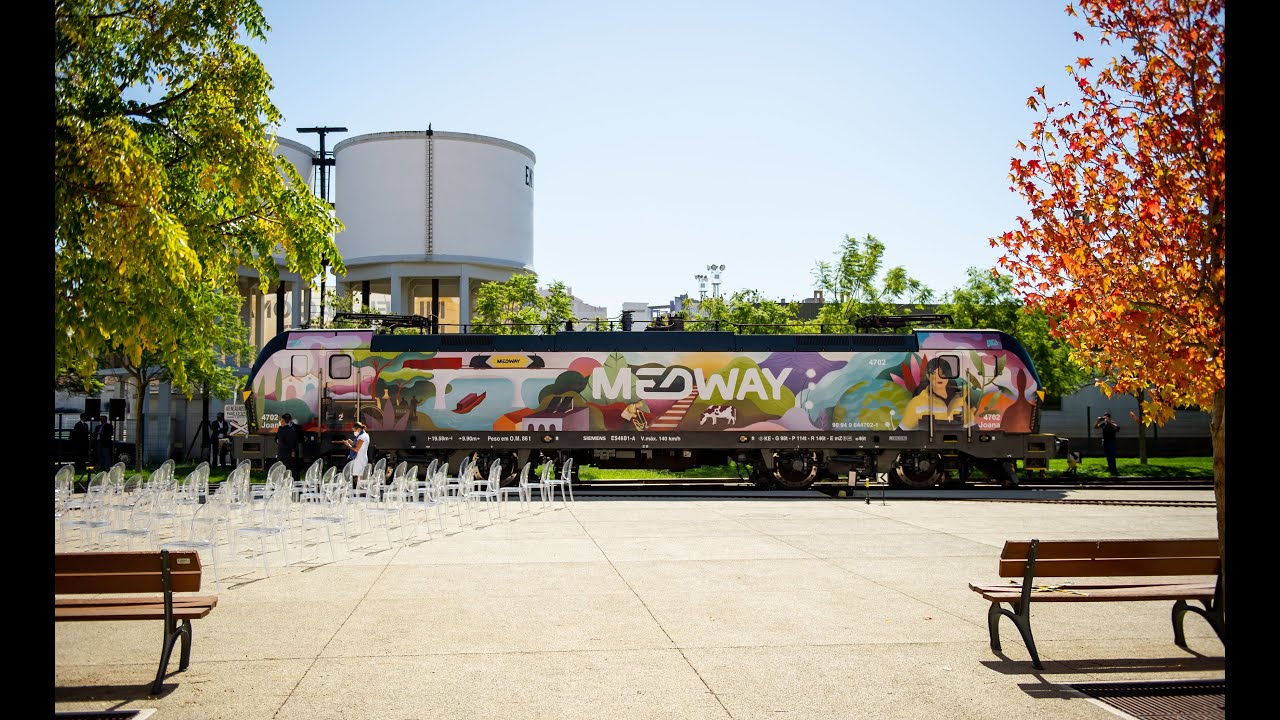 Locomotiva da MEDWAY decorada por Kruella D’Enfer