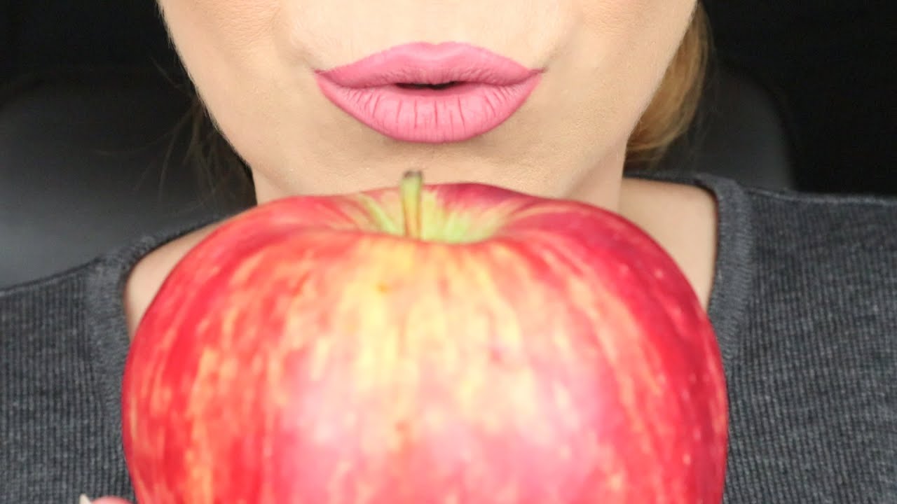 EATING APPLE 🍎 - ASMR Eating Sounds (No Talking) | SaltedCaramel Life