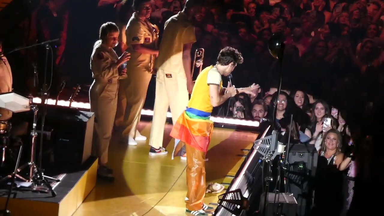 Harry Styles, Pants Apology and Band Introduction, HSLOT, Los Angeles, CA N13, 1/26/2023