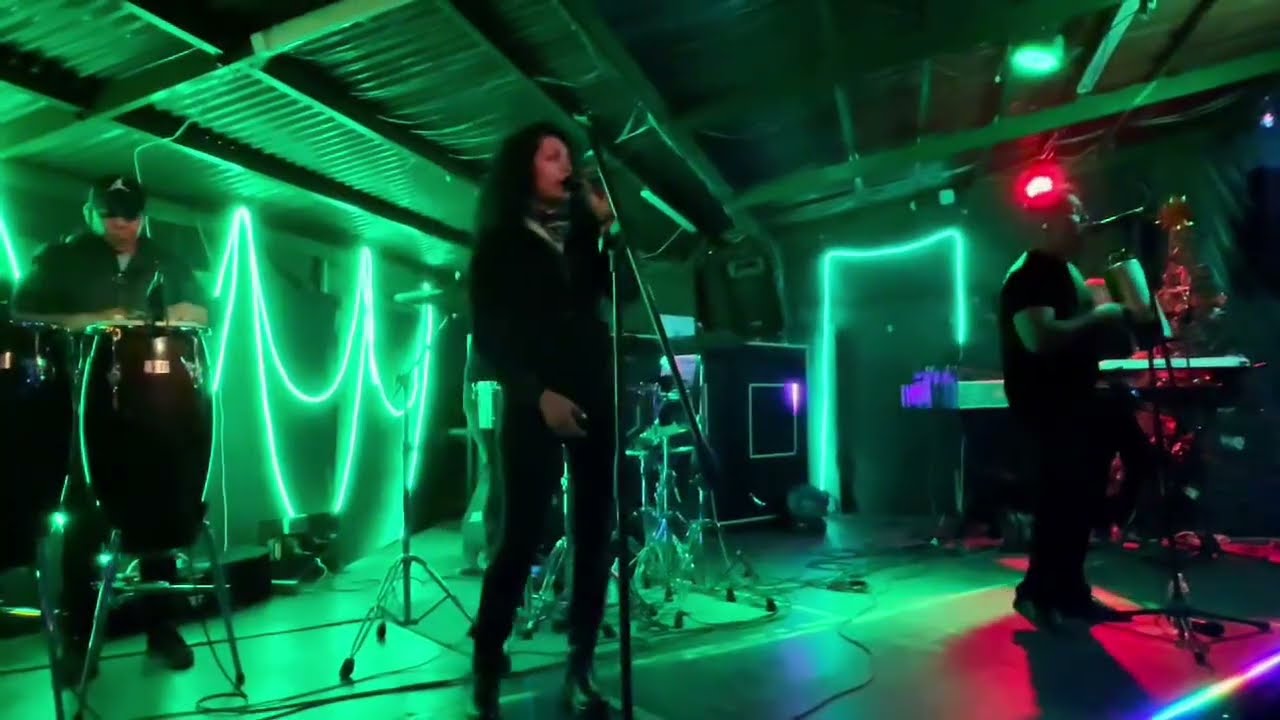 Tributo a Los Bybys Esa Mujer/En Tus Manos/Búscala - La Llave De Tu Corazón (En Vivo)
