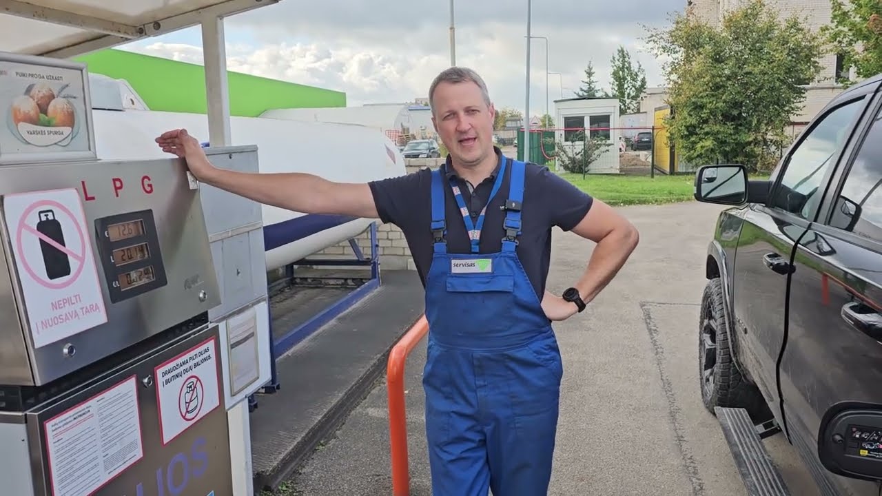 Kiek trunka užsipilti dujas degalinėje į Dodge RAM 2022 5.7, du dujų balionai ir net 314 litrų dujų!