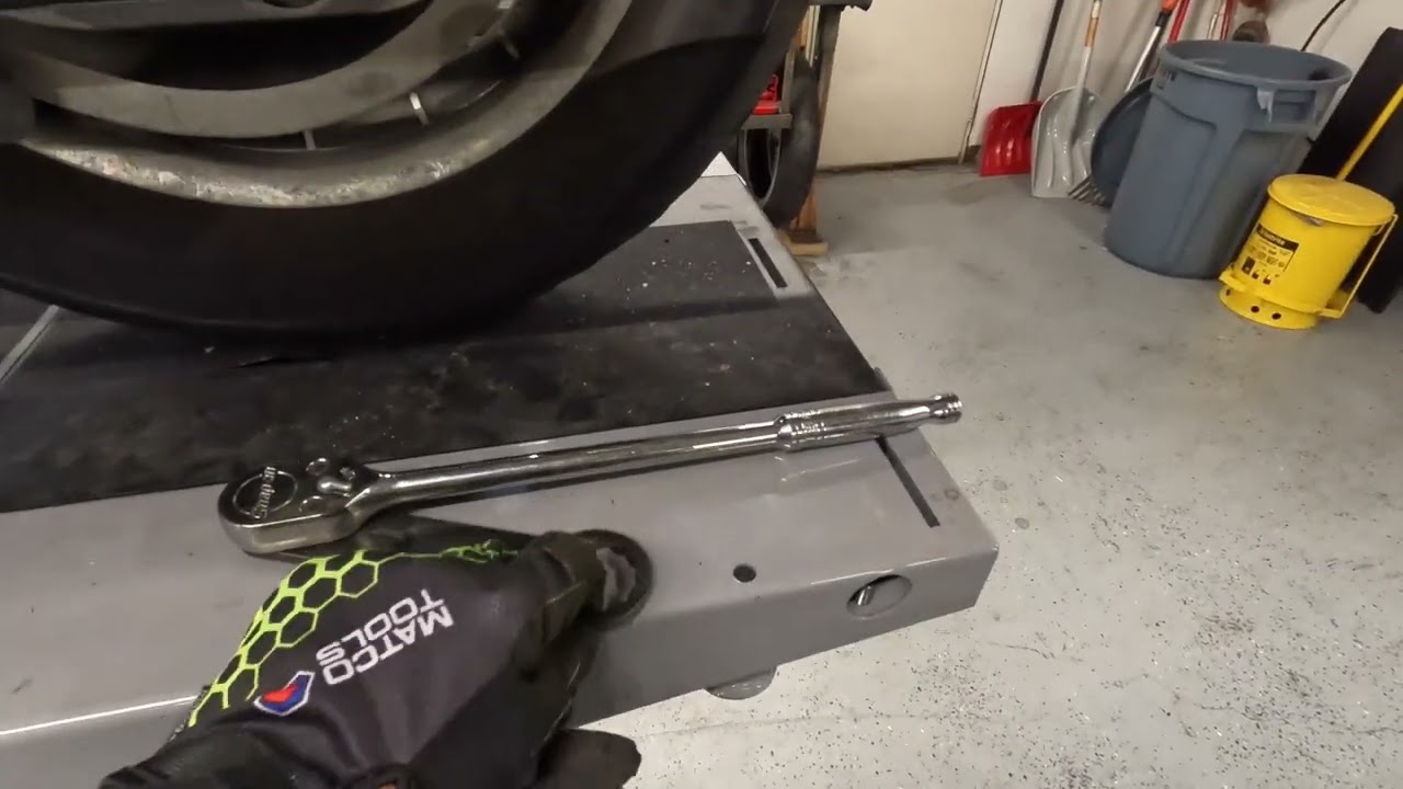 Drive belt tension on Harley Davidson Touring
